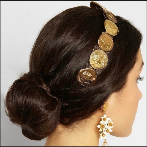 FROM NEW YORK-PARIS IT’S ON  EVERYONE’S HEAD - Picture 4 of 5